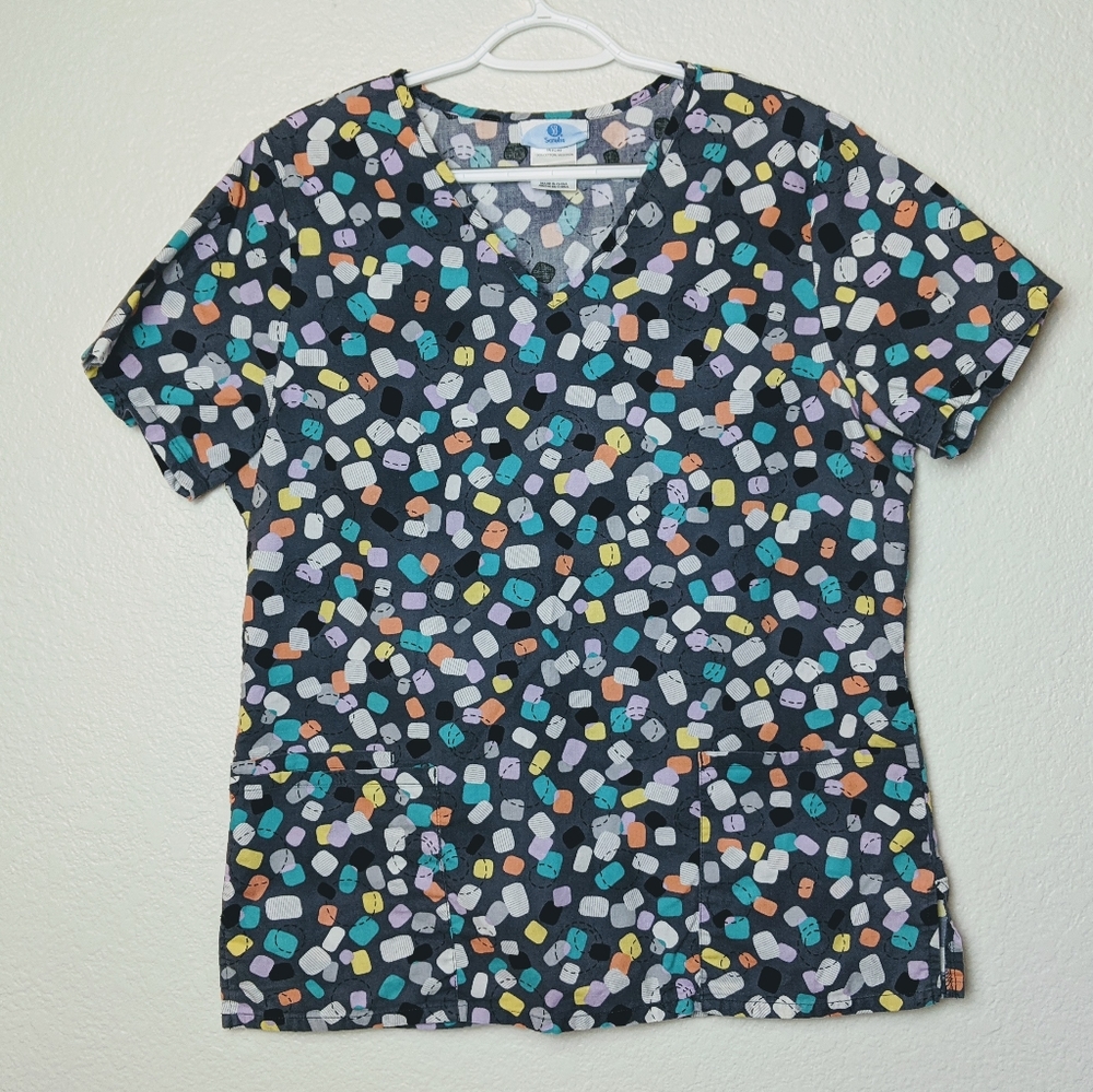 2/$17 SB Scrubs Gray geometric print scrub top. Sz